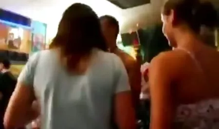 Dwóch mężczyzn xxx polskie filmy i kobieta jedzą siebie nawzajem