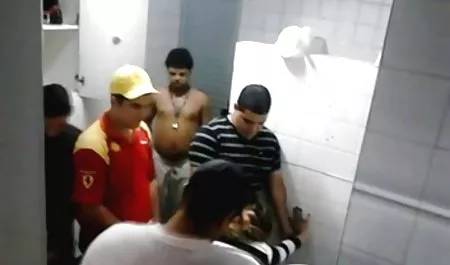 Amatorskie darmowe filmiki xxx wideo w łazience