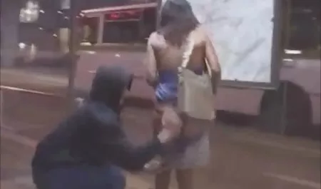 Kobieta palce z powrotem na kanapie, Rozdział 9 xxx filmy erotyczne