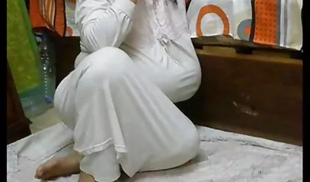 Kurwa zachęcić młodą dziewczynę-niesamowity seks z filmy xxx z fabułą matką, gdy do domu